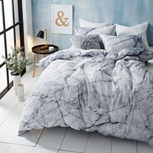 lenzuola effetto marmo camera da letto